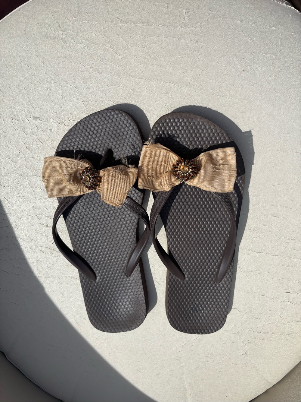 Casual Brown Flip-Flop Sandals with Beige Bow Accent